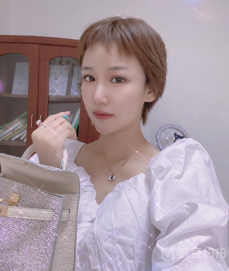清新模特