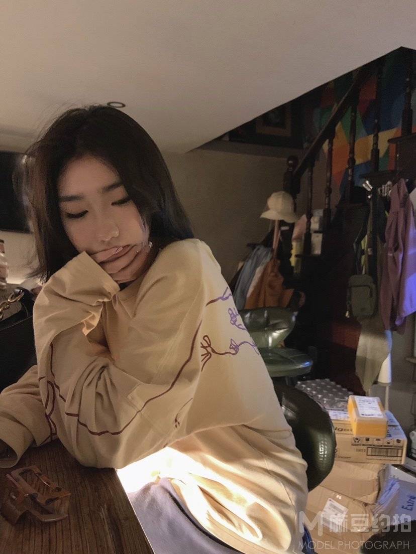 情绪模特