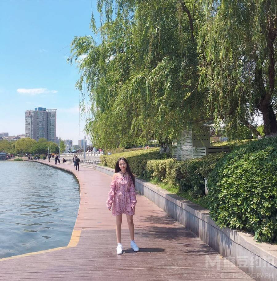 校园模特