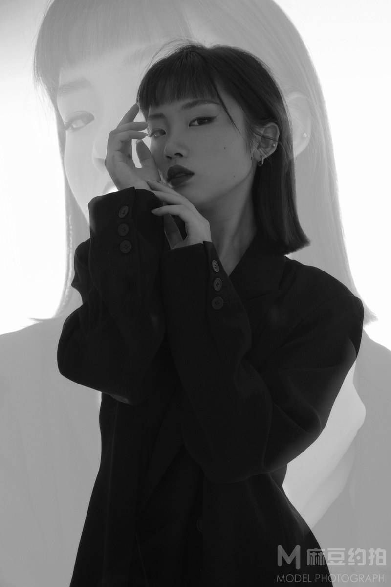 黑白模特