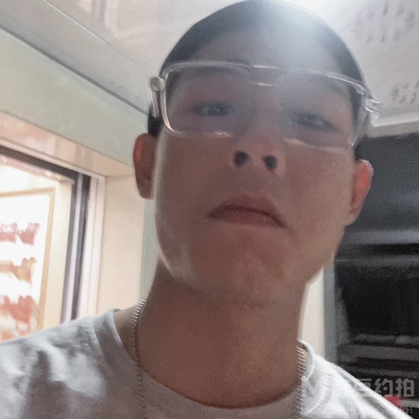 黑白模特