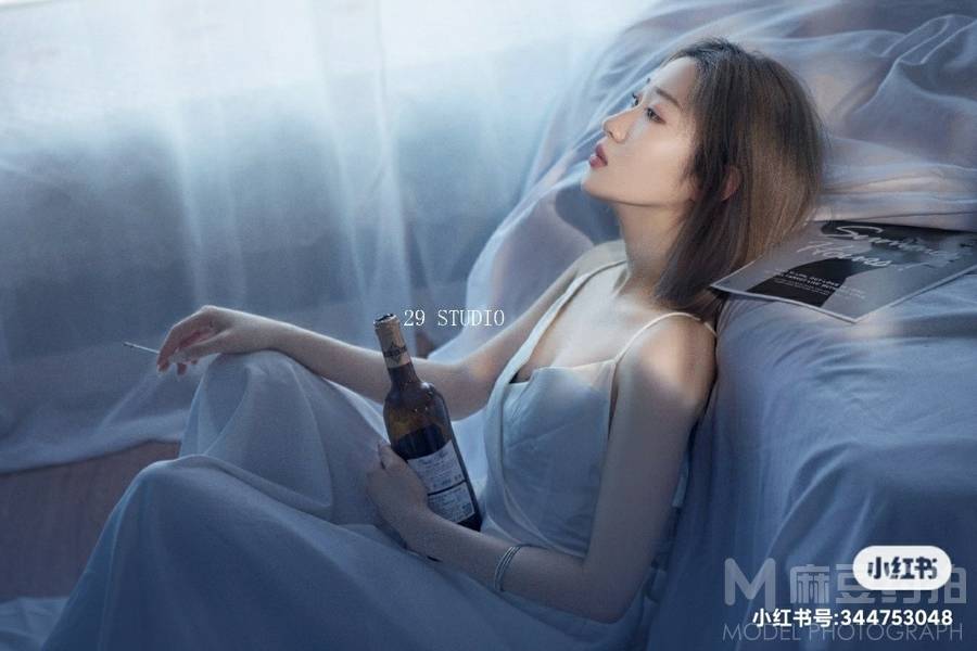 情绪模特