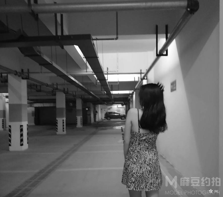 黑白模特