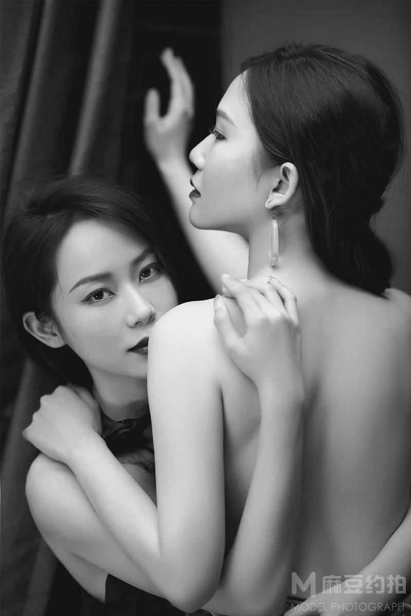 黑白模特