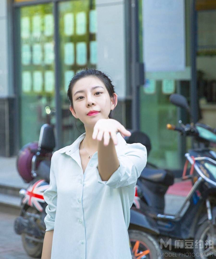 情绪模特