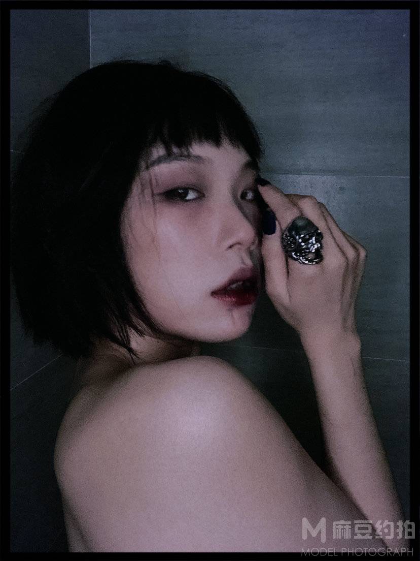 黑白模特