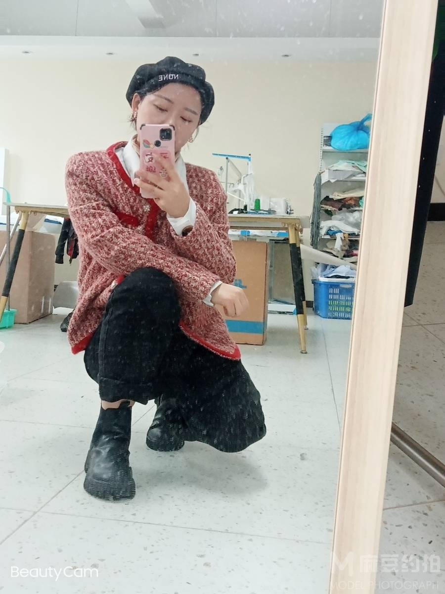 情绪模特