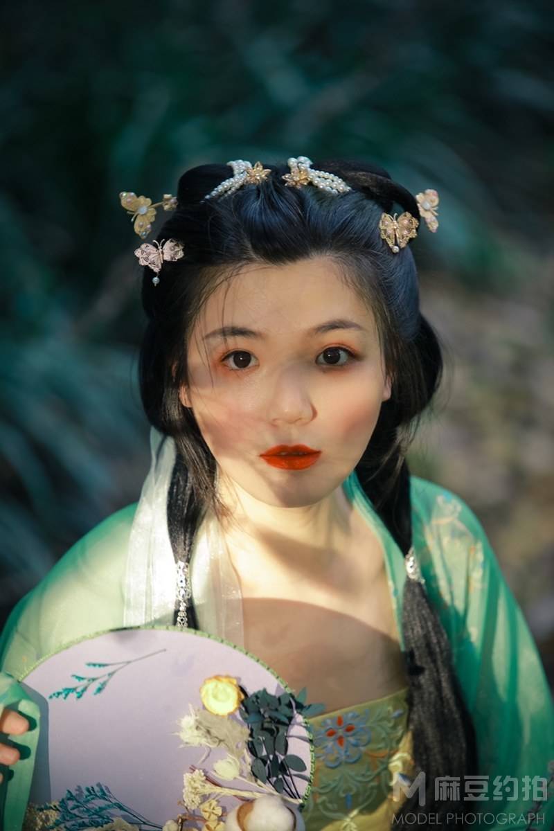 情绪模特