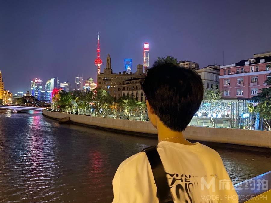夜景模特