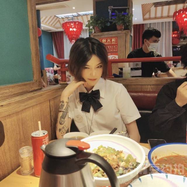 情绪模特