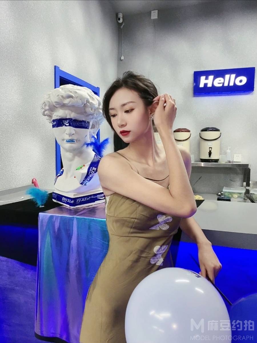 情绪模特