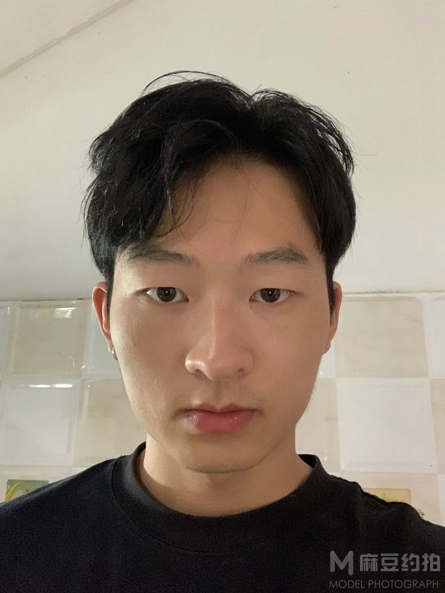黑白模特