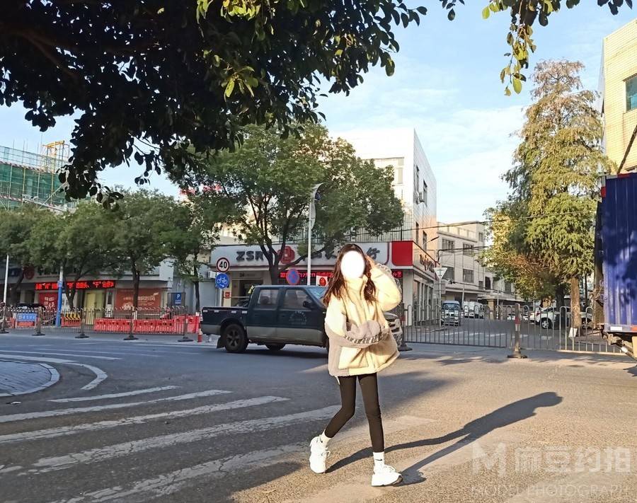 校园模特