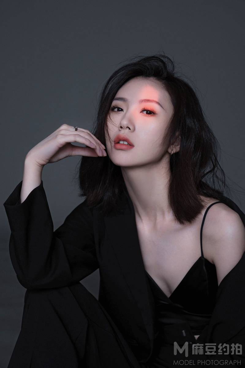 情绪模特
