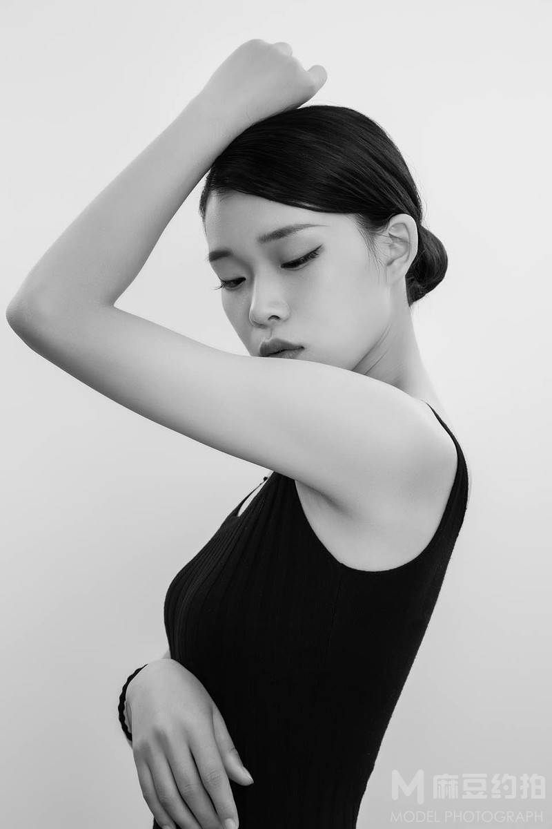 黑白模特
