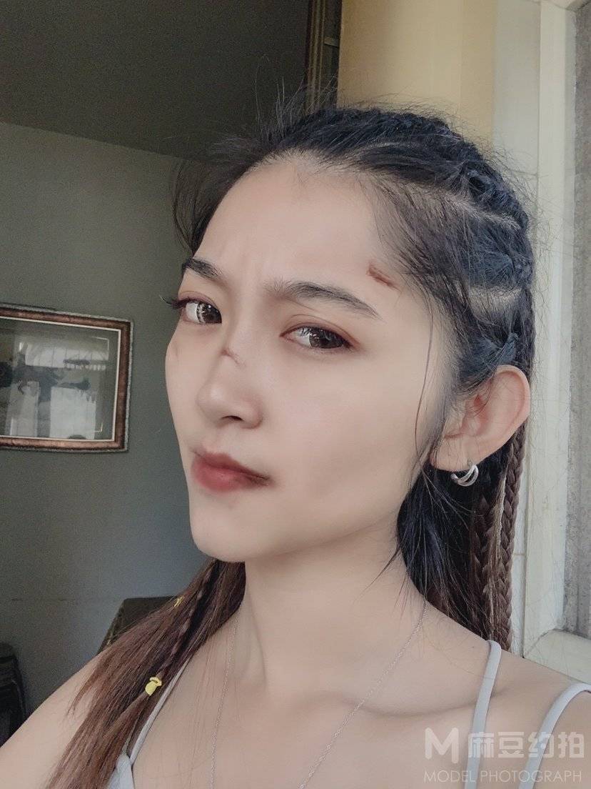 情绪模特