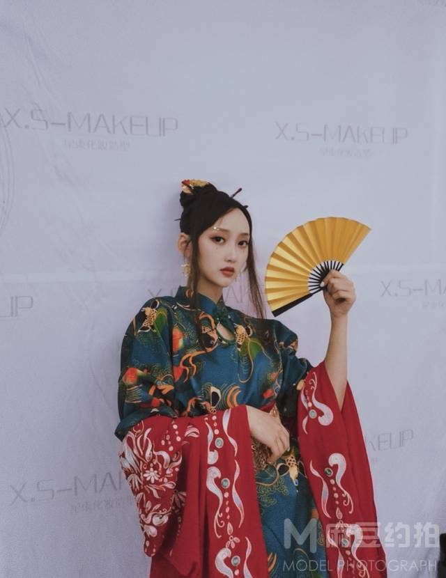 妆容模特