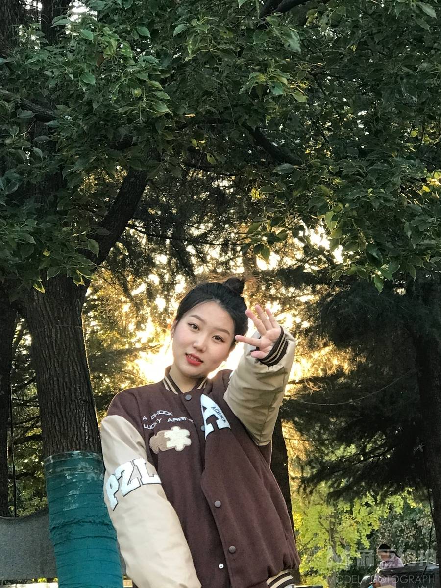 情绪模特