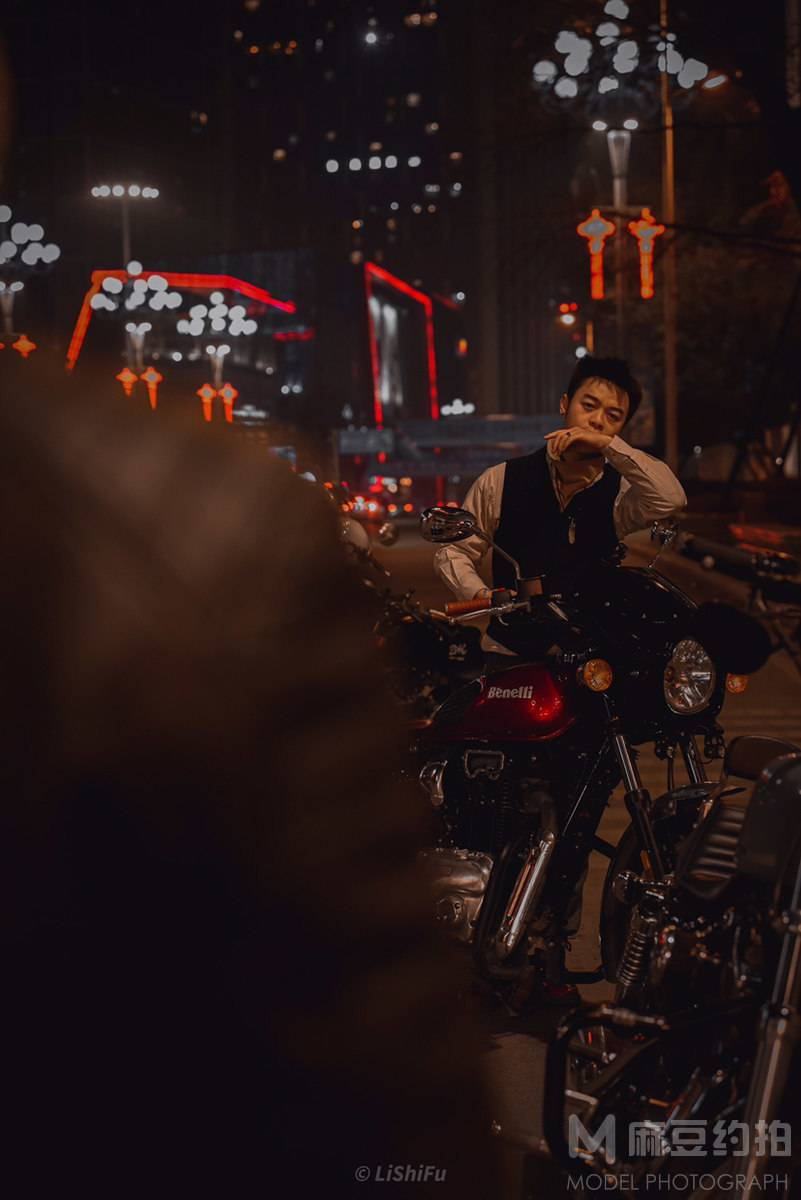 情绪模特