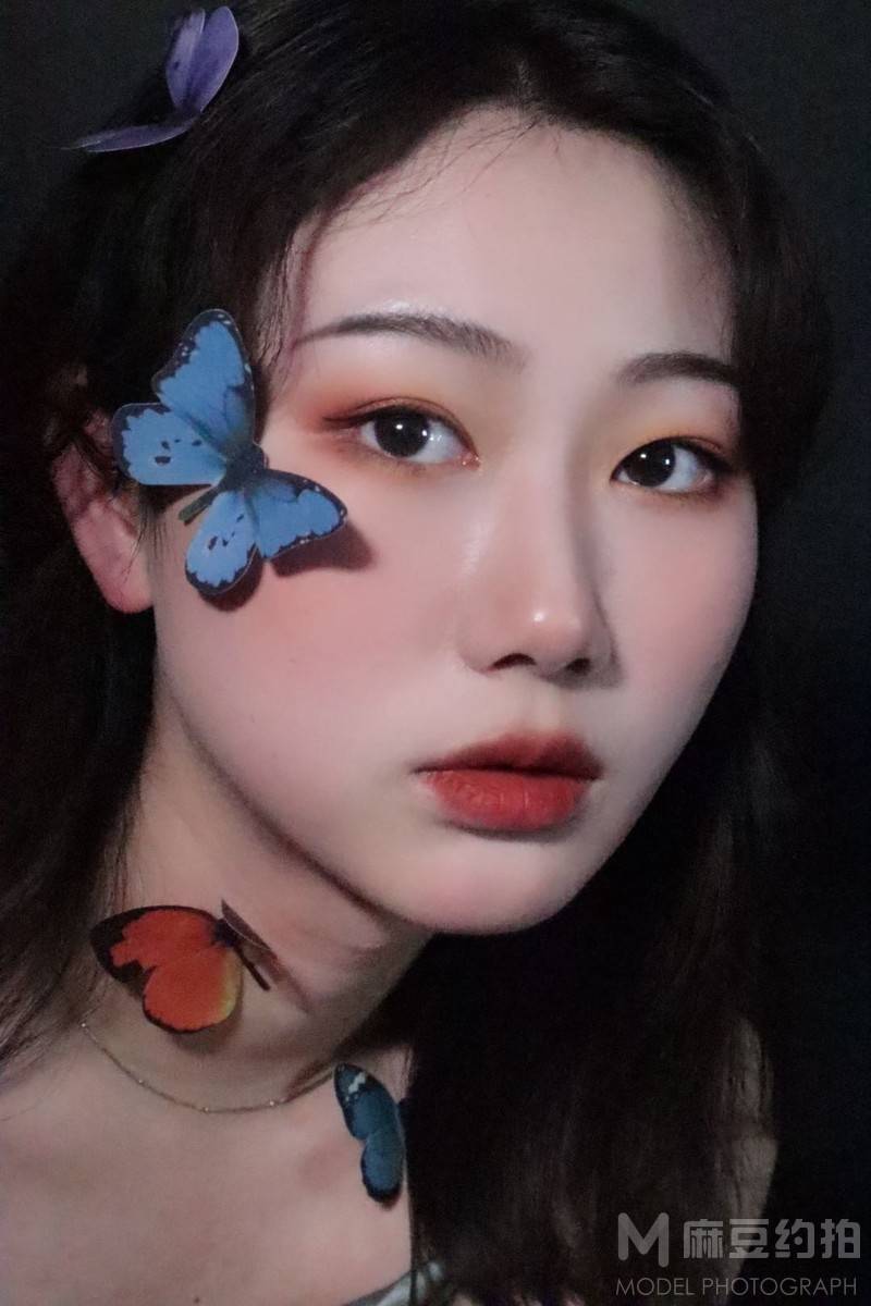 情绪模特