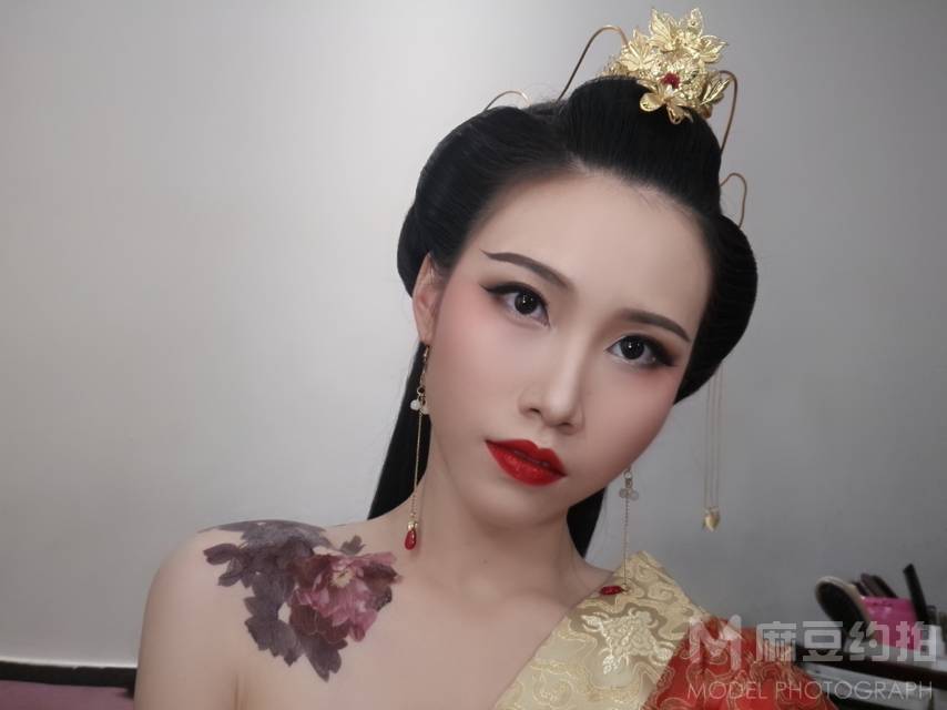 情绪模特