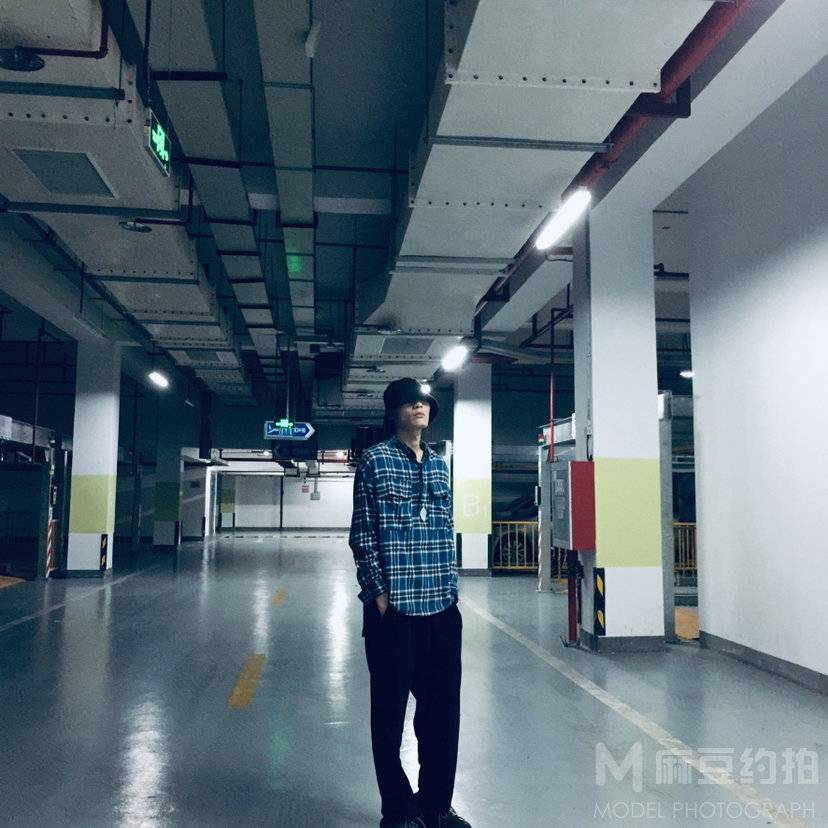 黑白模特