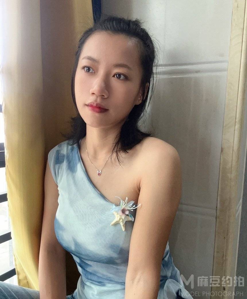 黑白模特