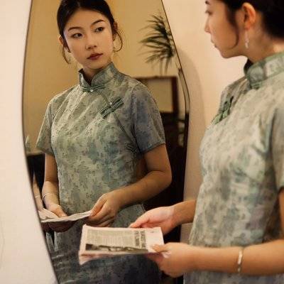 情绪模特