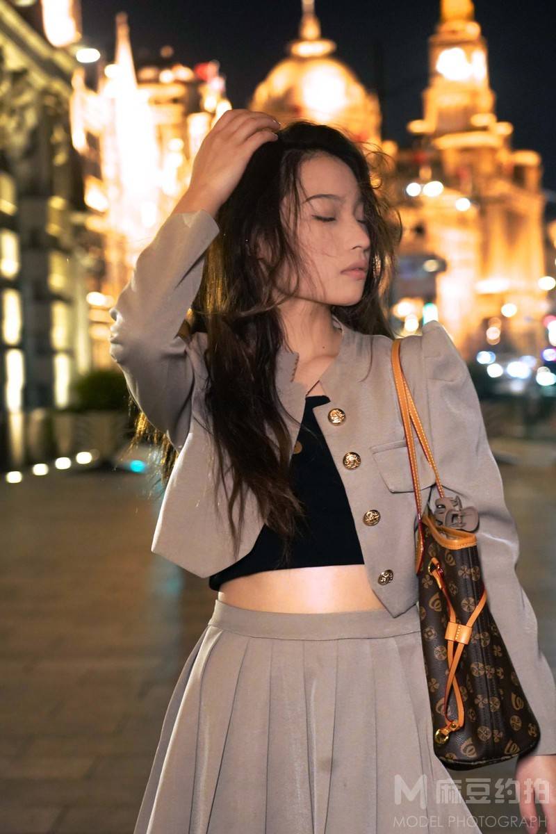 情绪模特