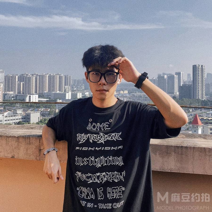 情绪模特