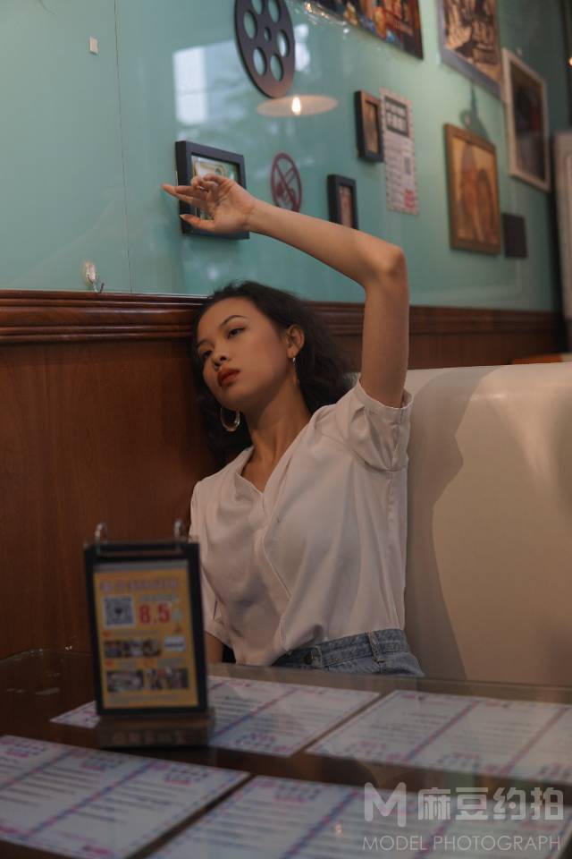 情绪模特