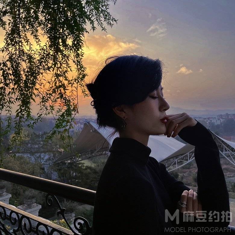 情绪模特