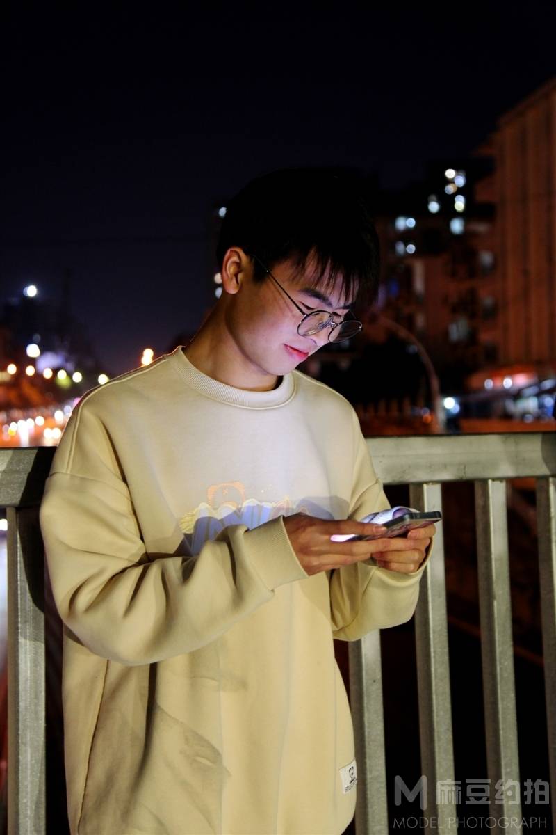 情绪模特