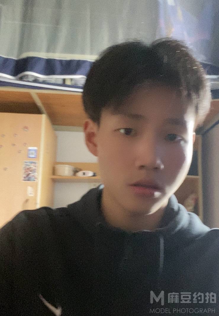 黑白模特