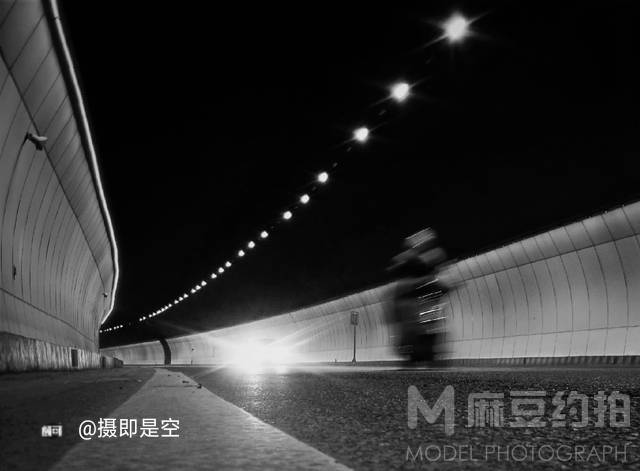 黑白模特