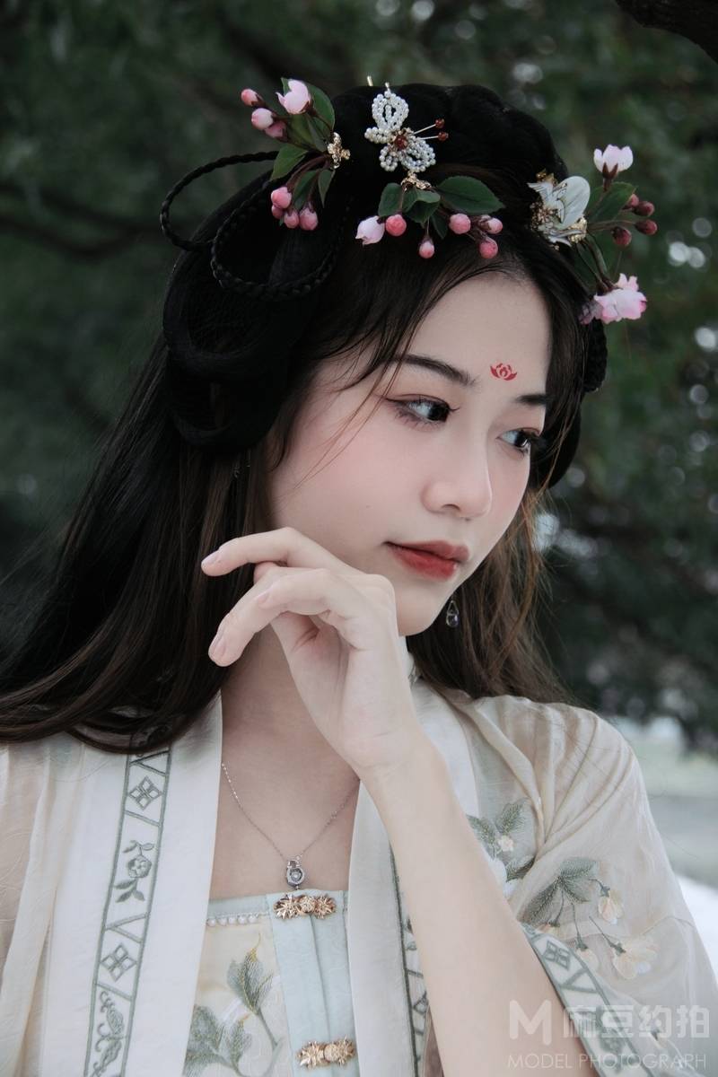 汉服模特