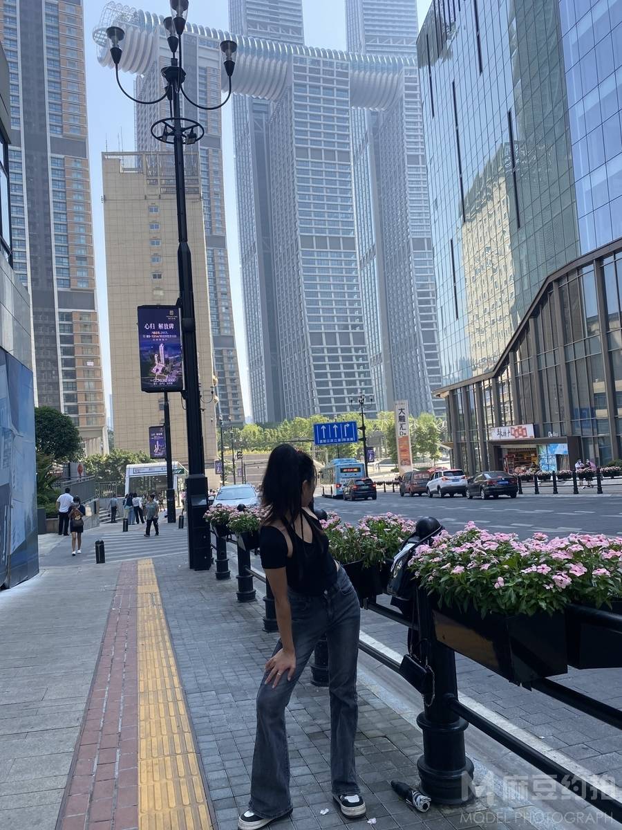 黑白模特