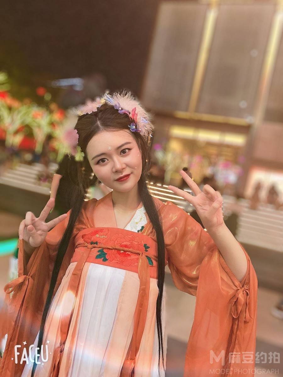 汉服模特