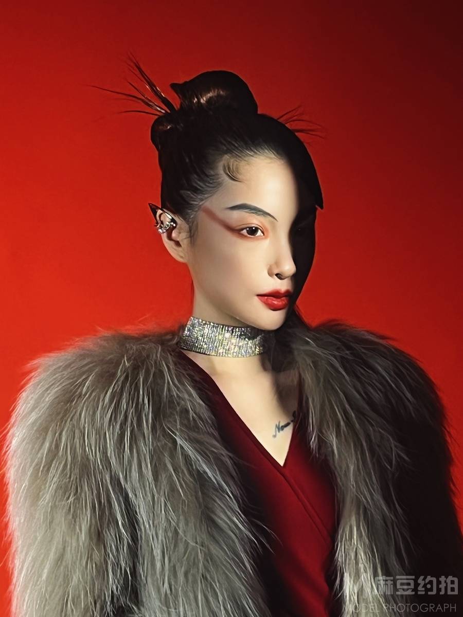 情绪模特