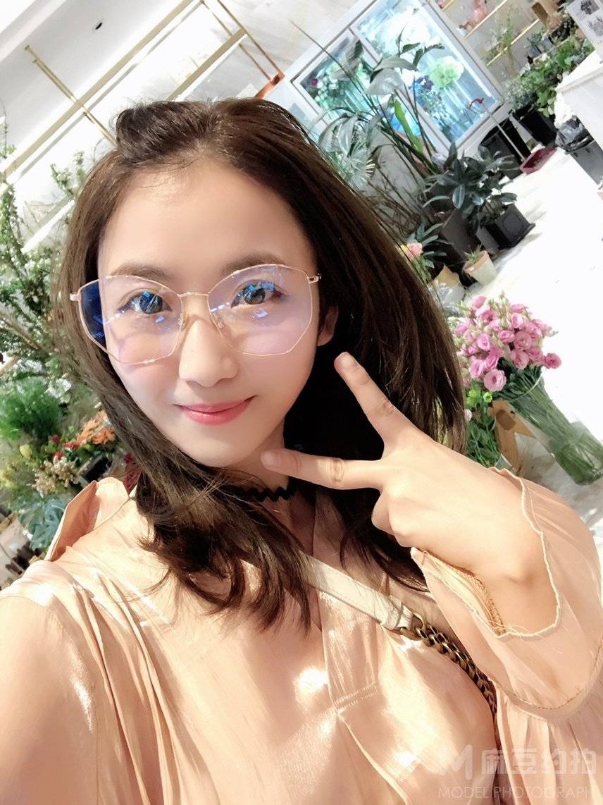 清新模特