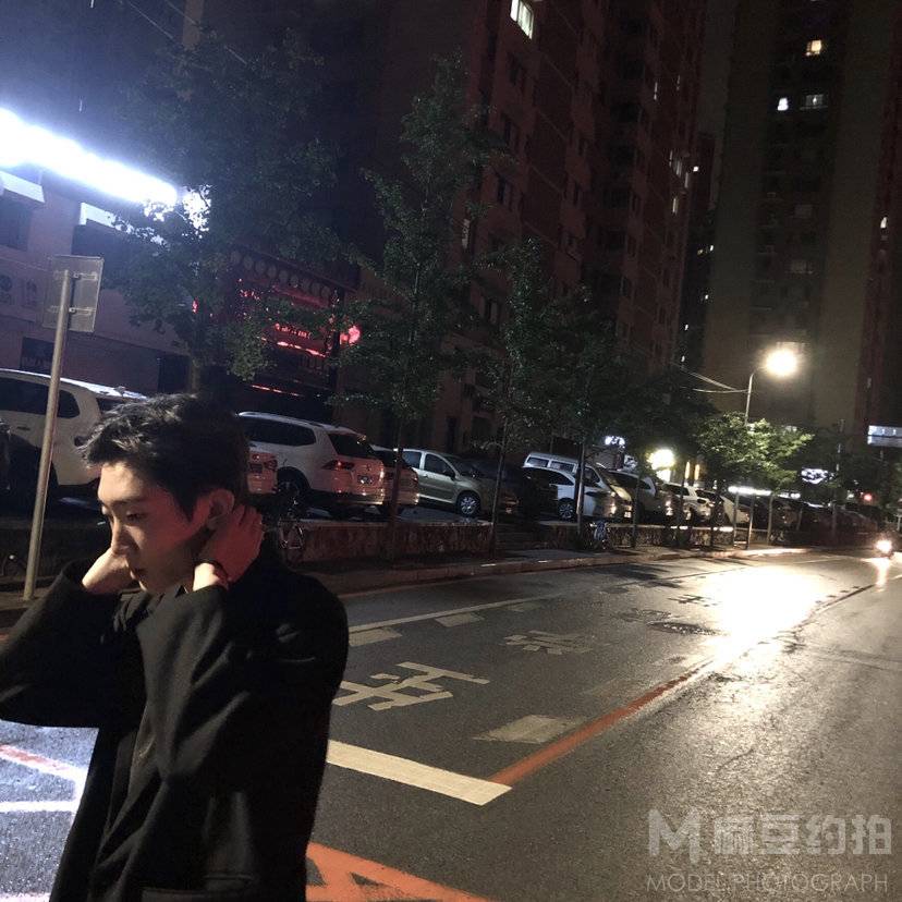 情绪模特