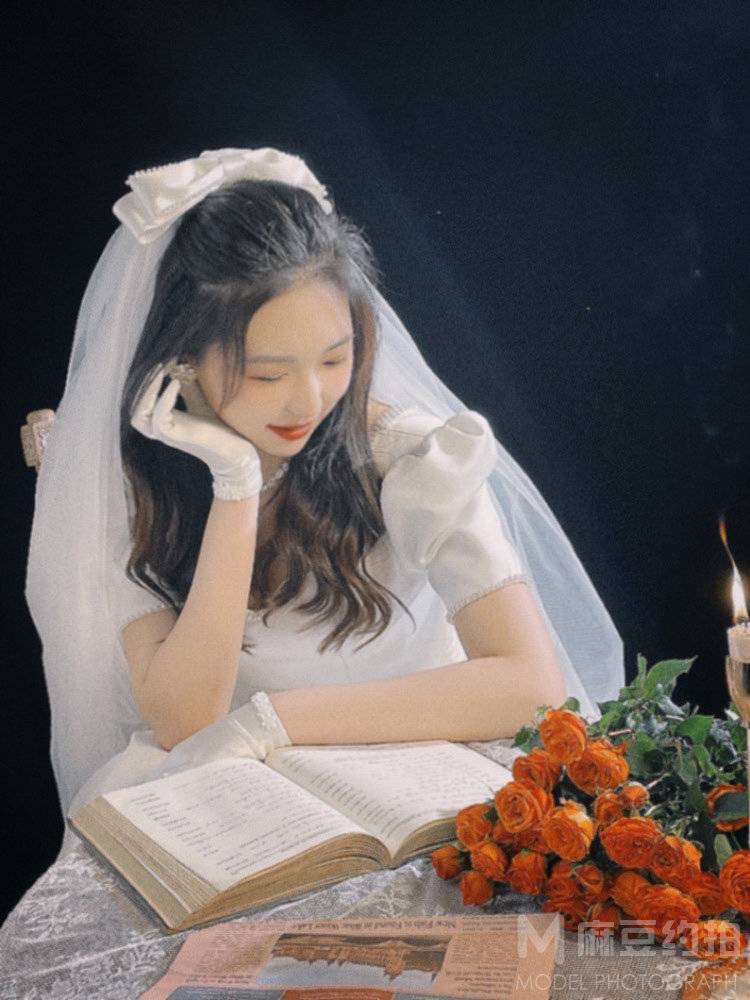 黑白模特