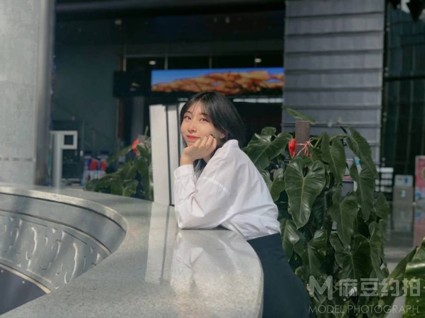 情绪模特