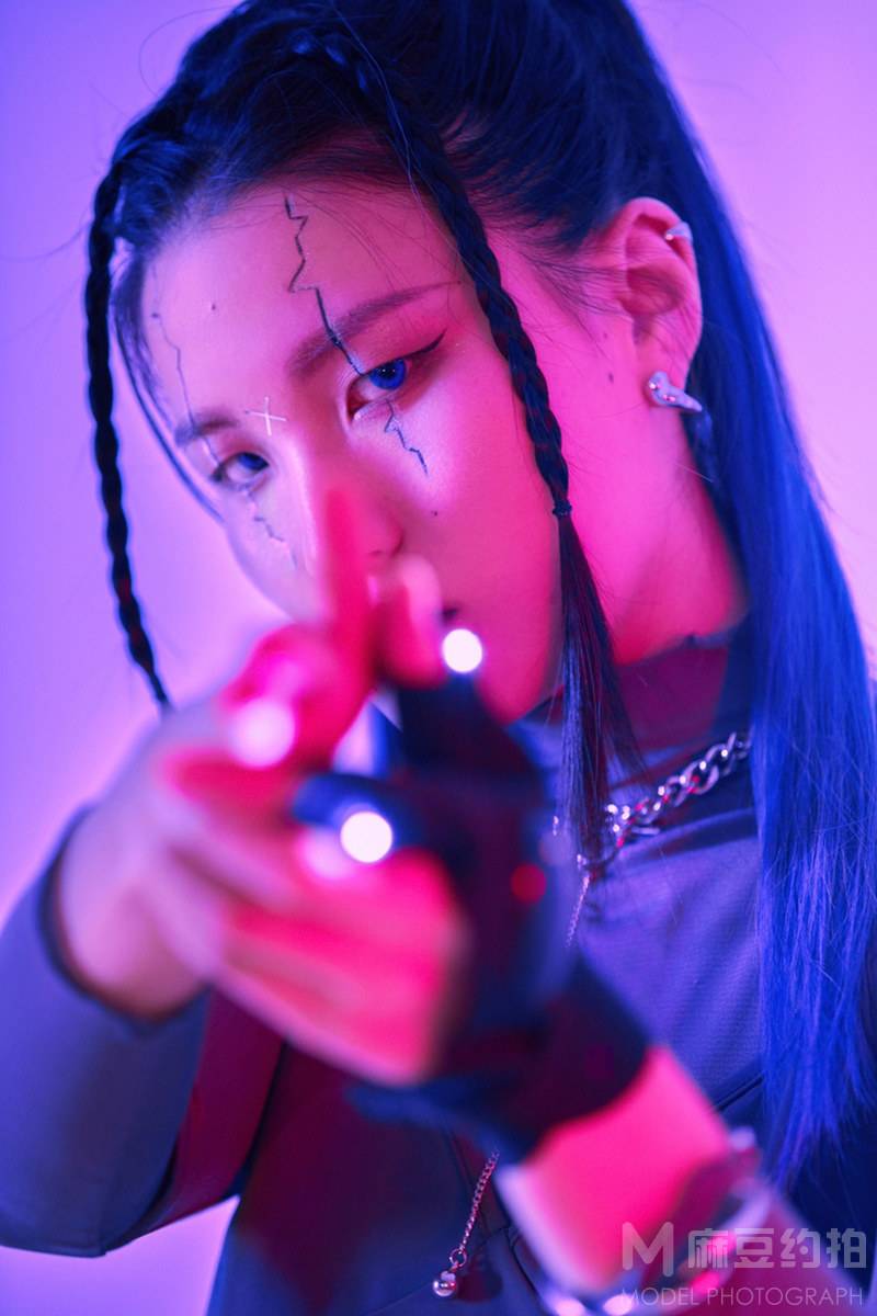 情绪模特