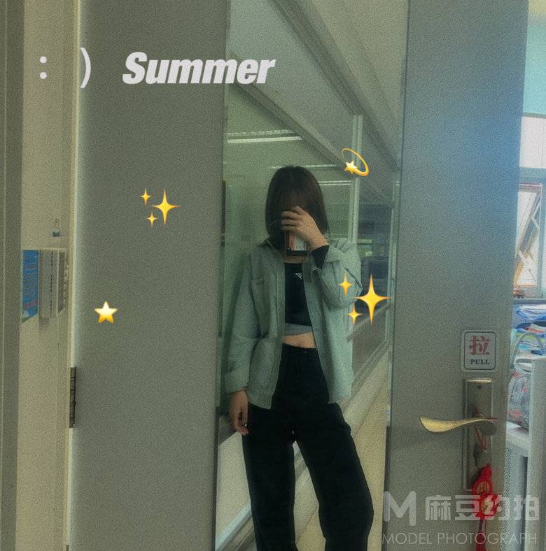 黑白模特