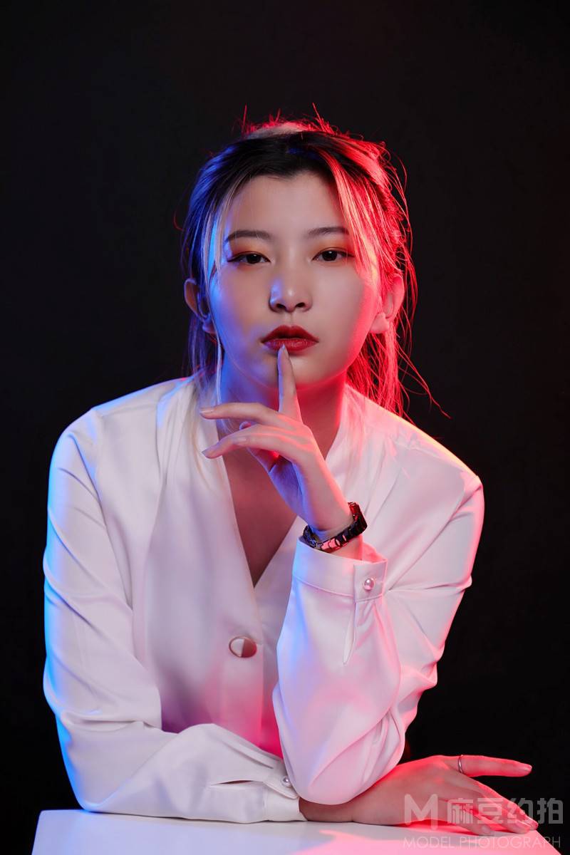 黑白模特
