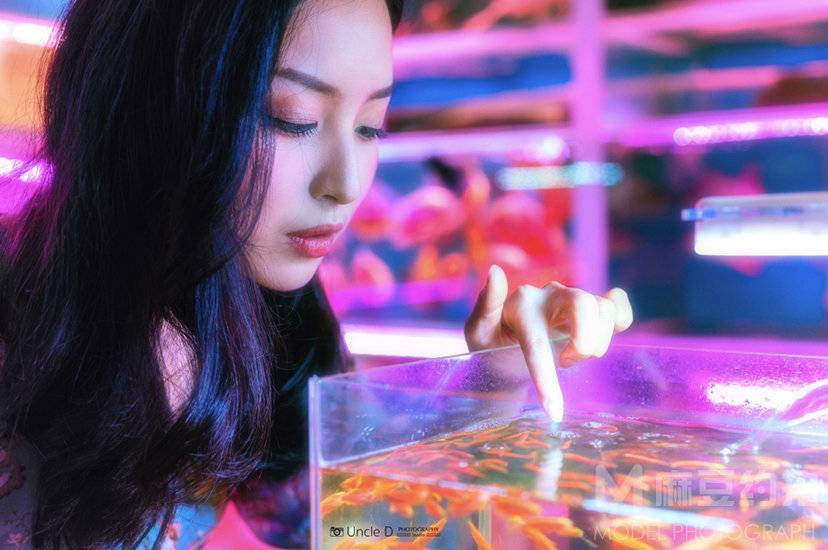 情绪模特