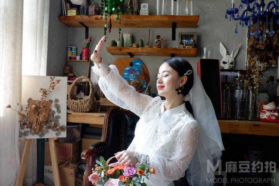 情绪模特
