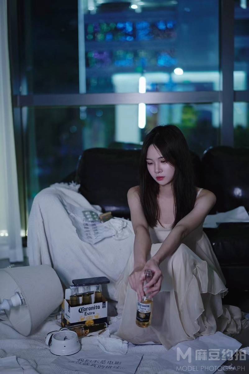 情绪模特