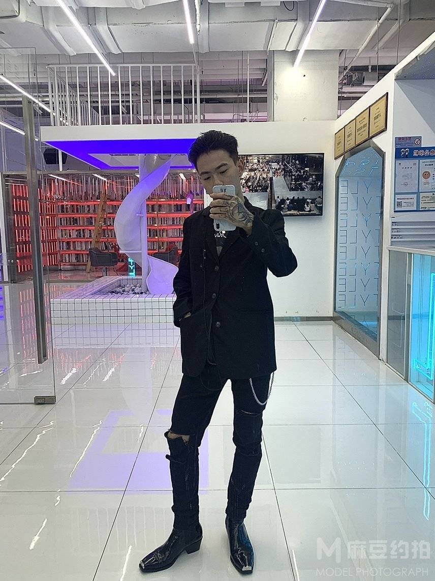 黑白模特
